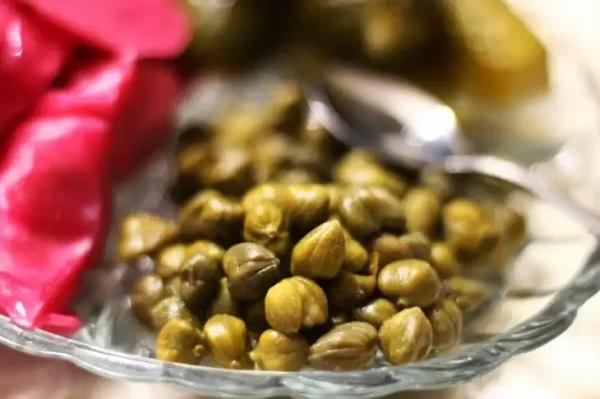 Что есть, чтобы кожа сияла, а волосы росли быстрее: некоторые продукты работают лучше салонных процедур